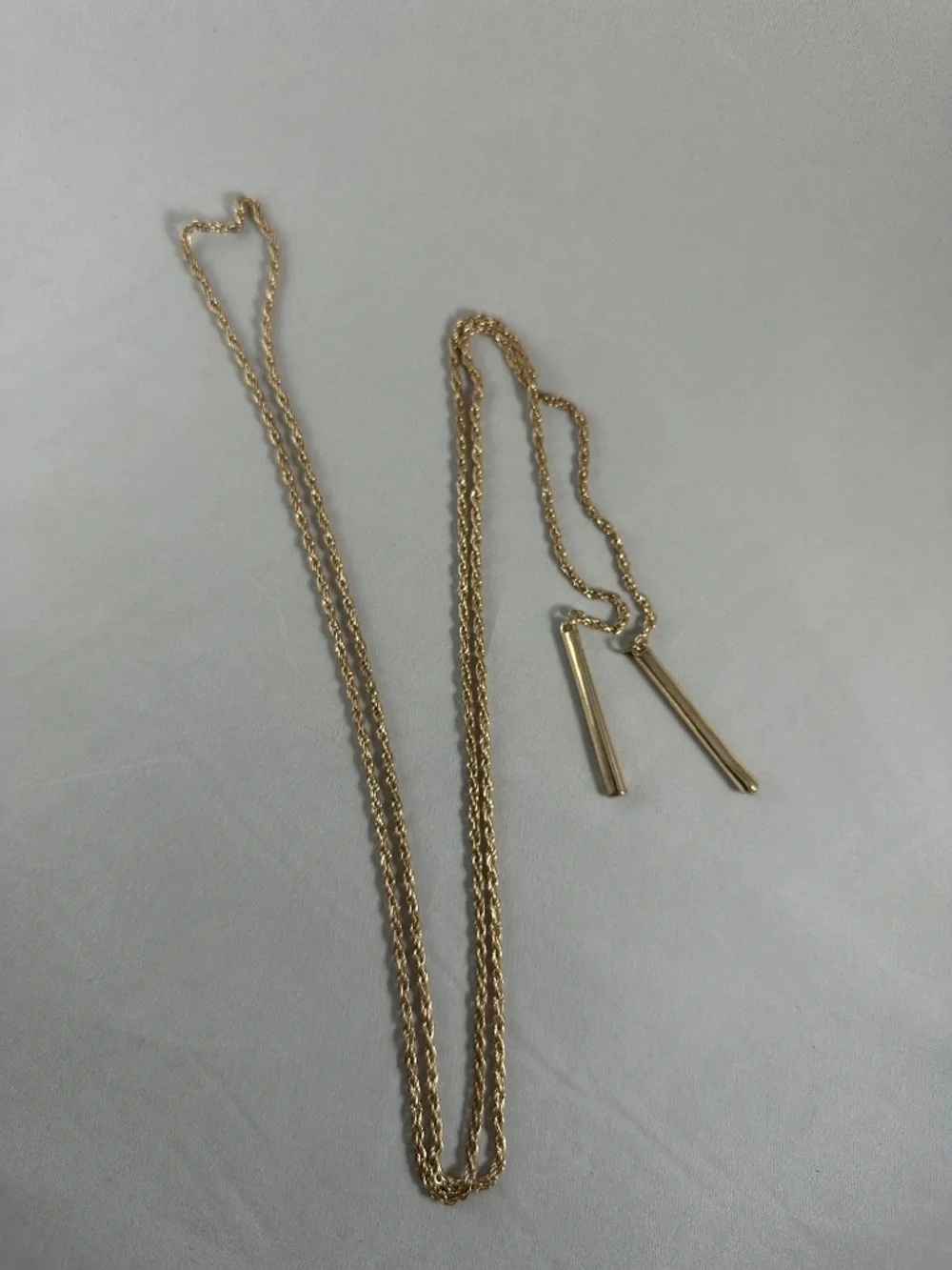 Vintage Gold Tone Rope Chain Lariat Necklace with Bar Aglets / Tassels